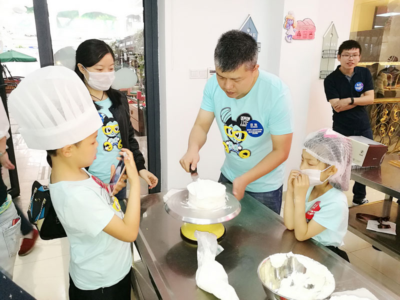 Belead parenet-child activities on International Children’s Day, Make live better.