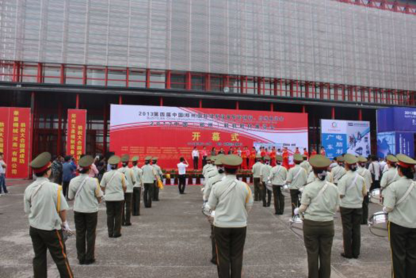 Bealead Machinery Triumphed on 2013 4th China (Zhengzhou) International Sewing Equipment Exhibition with its Automatic Down Weighing and Filling Machine