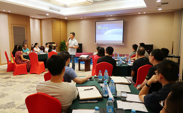 Advance on new target! Lianling intelligence held innovative development and panning forum.