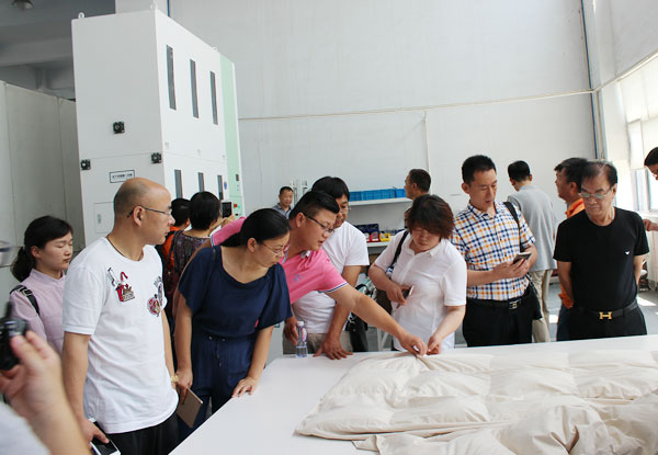 Bealead has welcomed experts in bedding industry, and discussed home textile intelligent manufacturing together.